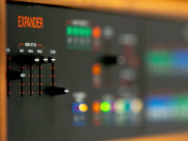 Expander Artistic-Enhanced-NR 4-3 768w